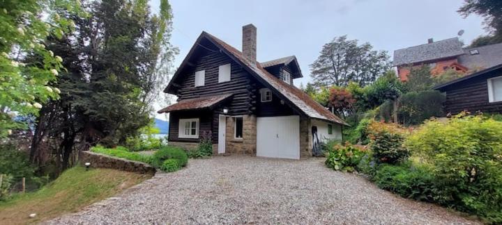 House with lake coast - 1