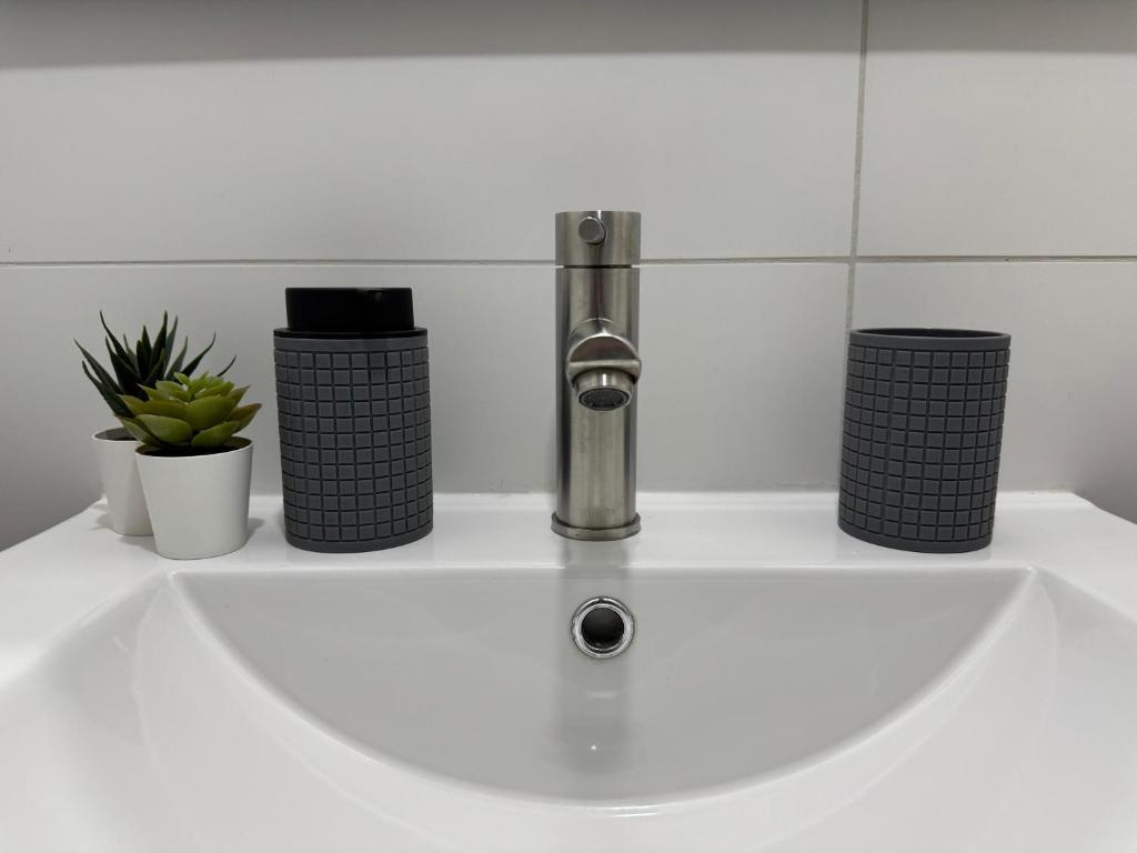 Departamento en sitio muy tranquilo cerca de Metro Irarrazabal - 4