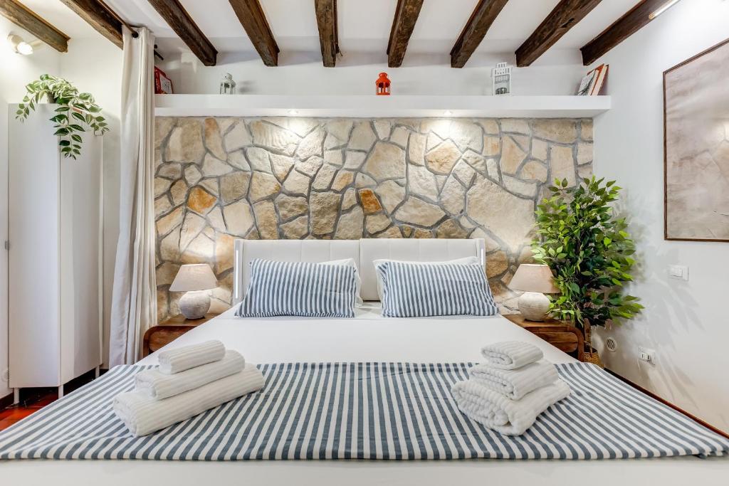 Colosseum Loft, Rustic-modern charm, Roma