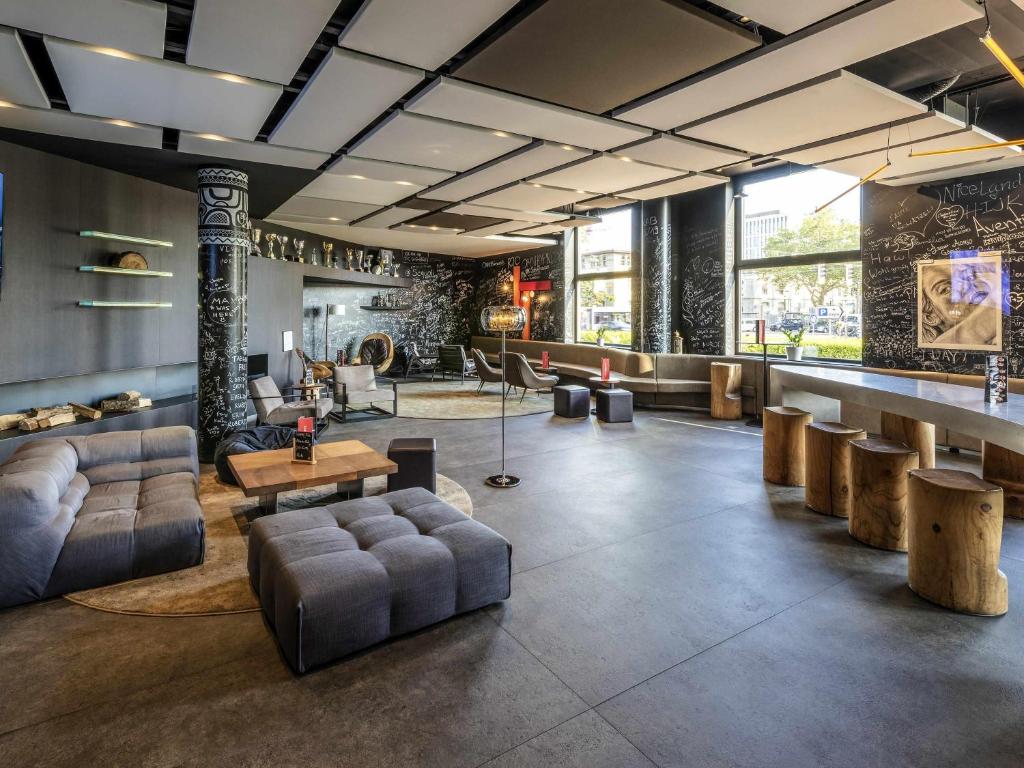 Bar/ Salón