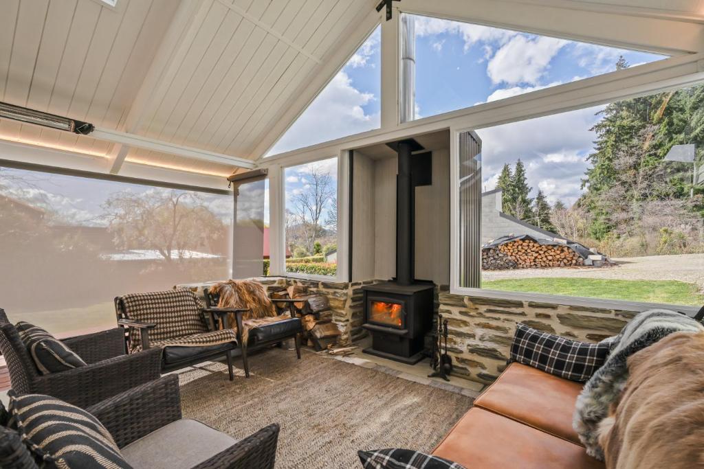 Walnut Cottage - Sleeps 6, Walk to Lake, Wanaka