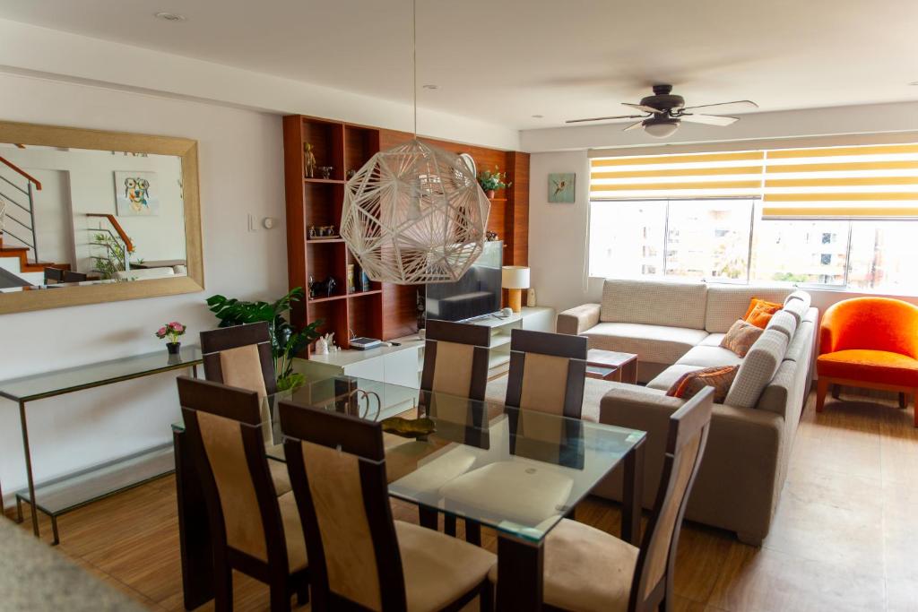 Amplio y Familiar 3BR de 3 pisos. Smart Home - 3