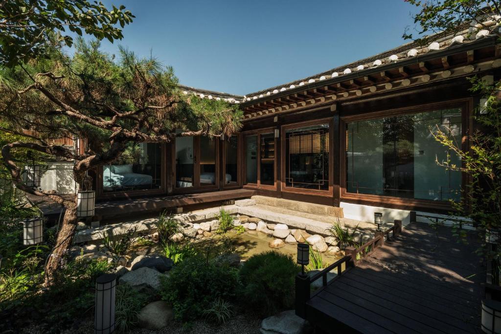 Bukchon Premium Hanok Cheongsudang Stay, Soul