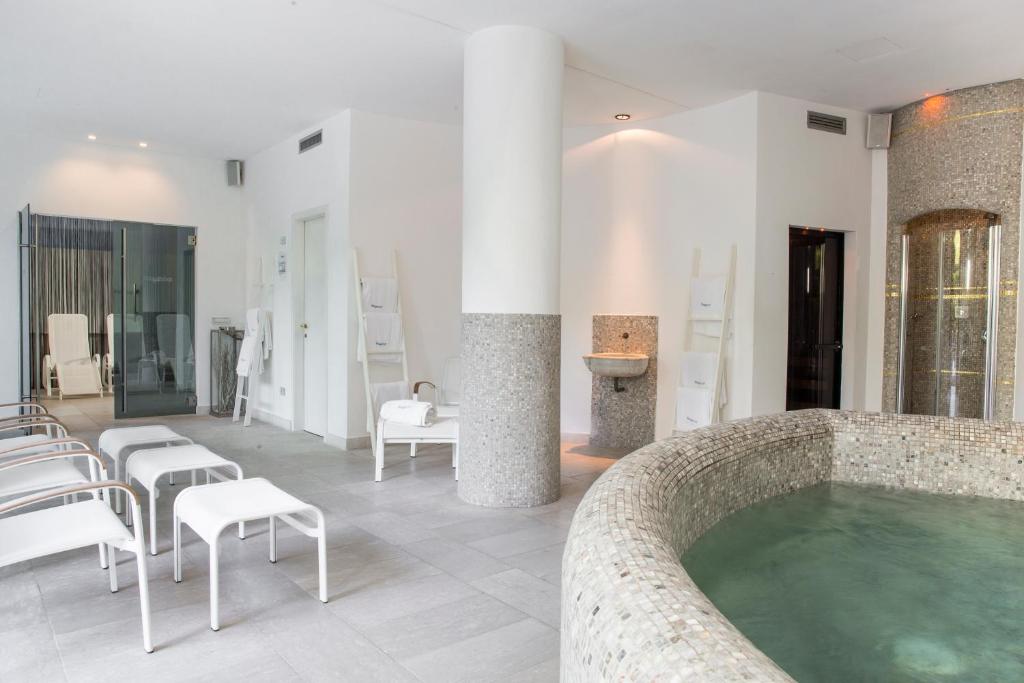 Hotel Acquaviva Del Garda photo