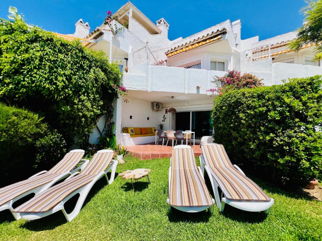 Sunlit Oasis - Garden, Pool & Sauna, Sitio de Calahonda