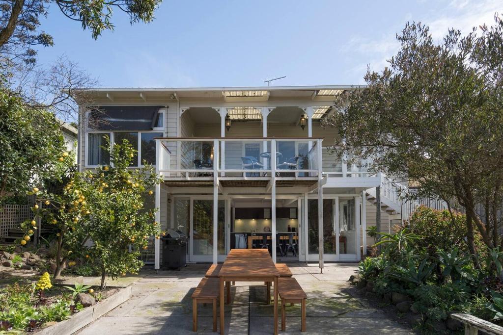 Creekhouse by the Sea - Private Jetty and Serene Views, Frankston East