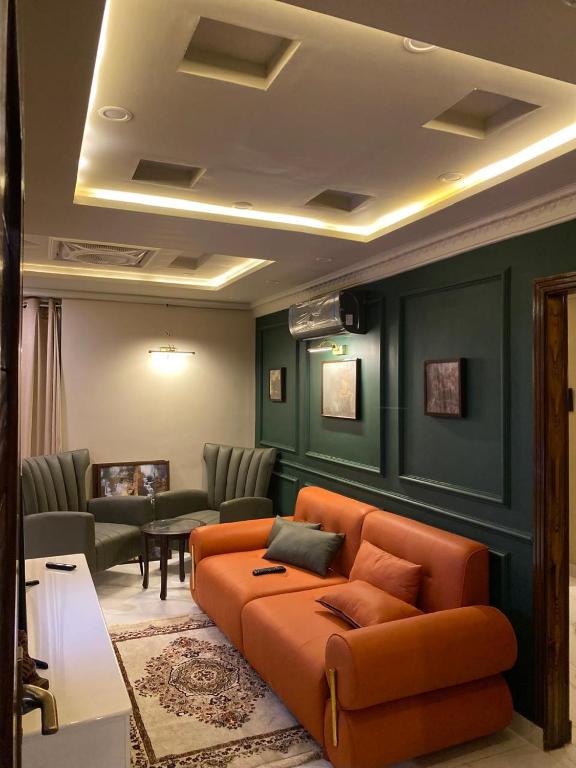 Retro Suites, Lahore