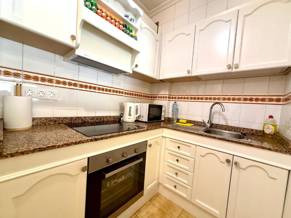 Galeon Pool Stay, 600 m to the beach, 2 double beds - 5