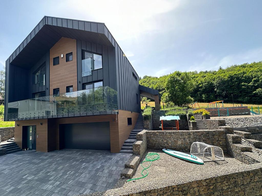 Villa pri rybniku STROHM, Moderštôlňa