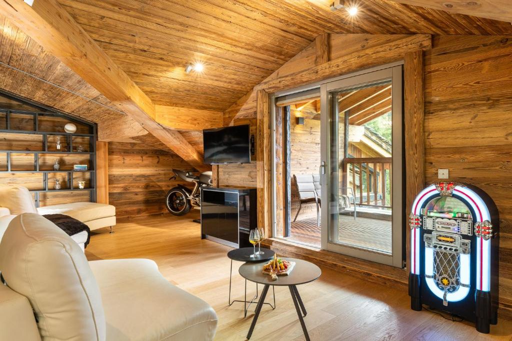Black Diamond - Chalet Charlie - 4