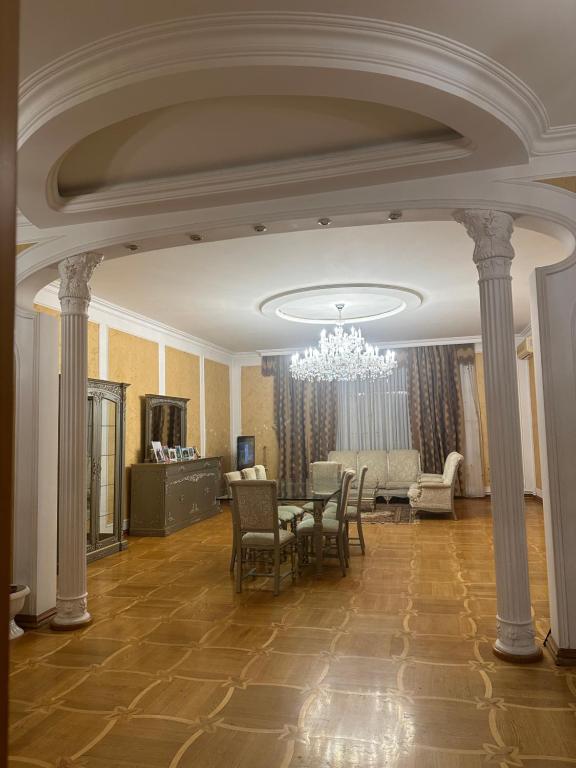 Large & Comfortable 4-Bedroom Flat in Downtown, Baku