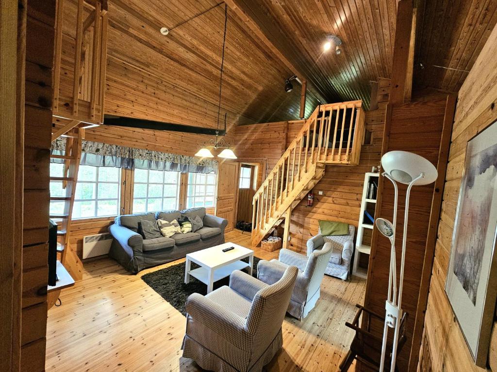 Koutakivi - Tilava mökki rinteen vieressä 2mh ja 2 parvea, Kittilä