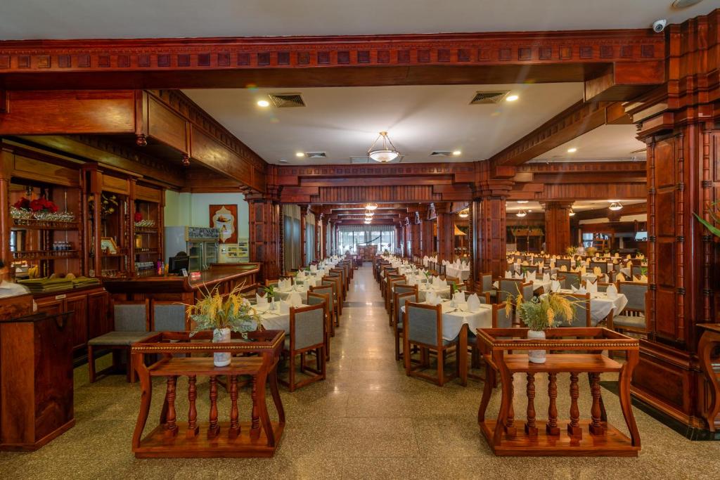Restaurant, Empress Angkor Resort & Spa in Siem Reap