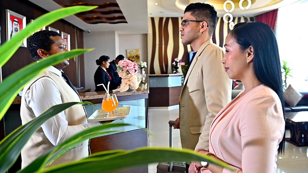 Front desk [24-hour]