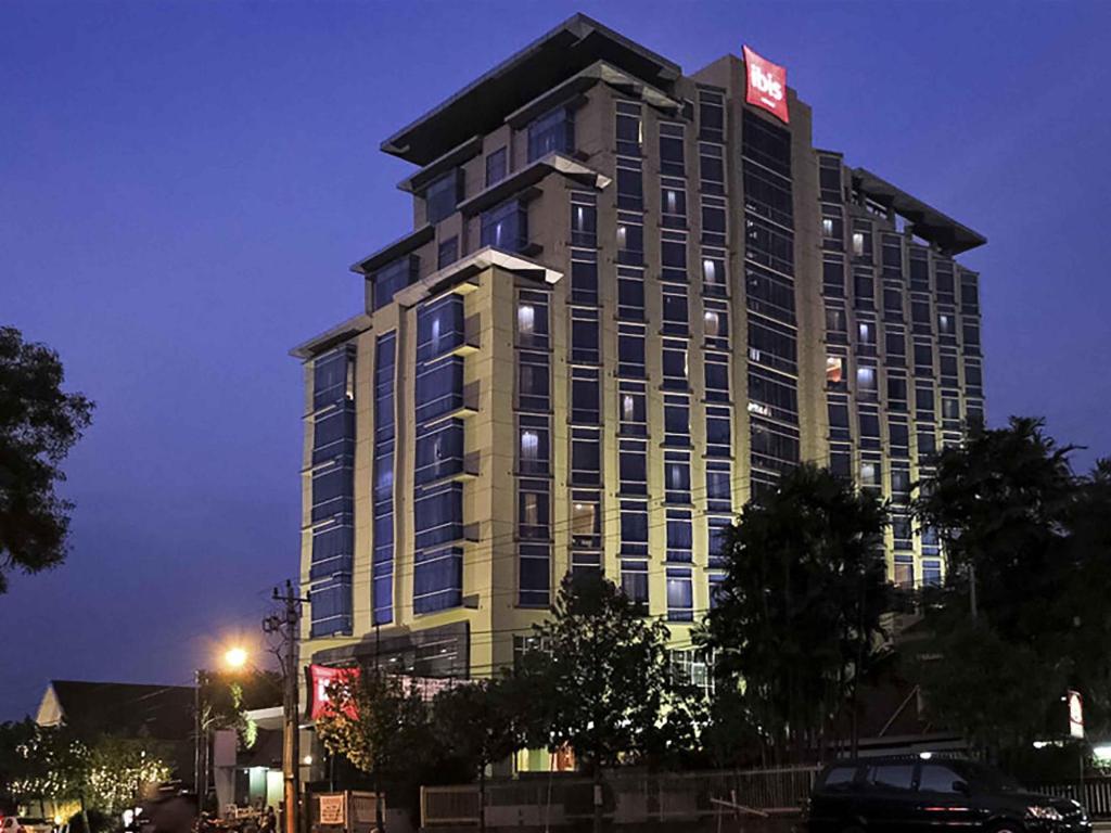 Exterior view, Ibis Semarang Simpang Lima in Semarang