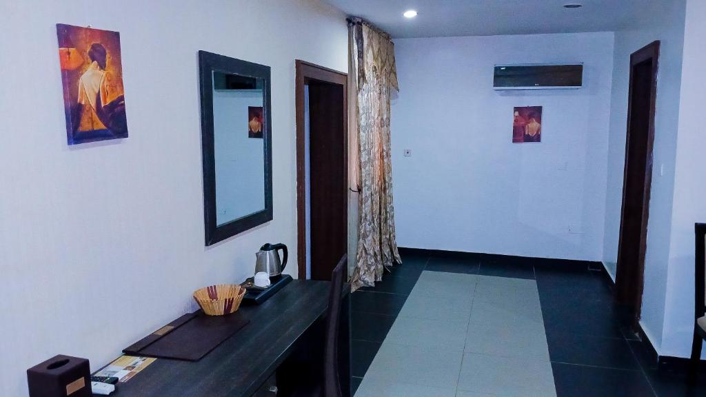 AA Hotels, Suites and Apartments, Abudža