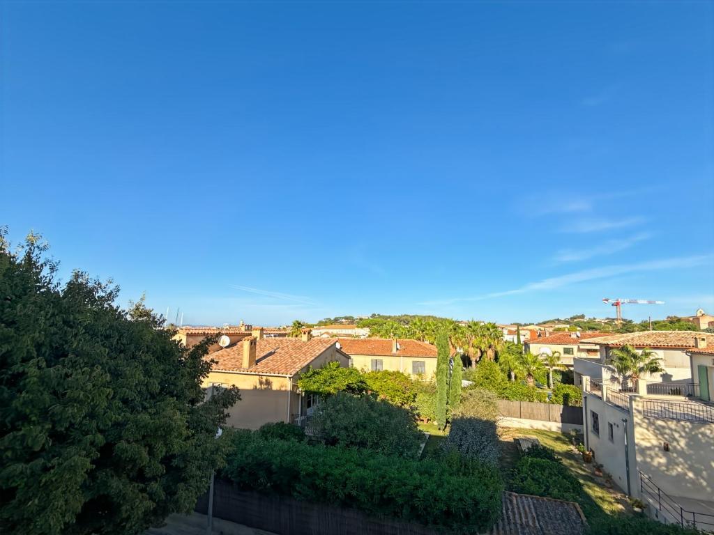 Spacious 2 bedroom apartment with parking - 2