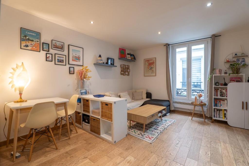 Cozy Hideaway in a Quiet Paris Passage - 2