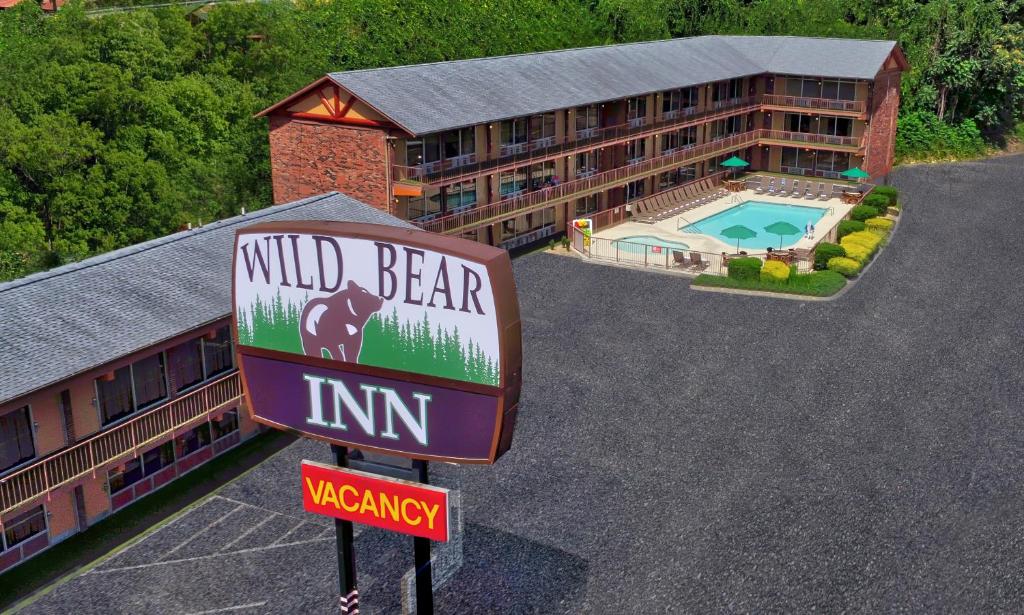 Exterior view, Wild Bear Inn in Pigeon Forge (TN)