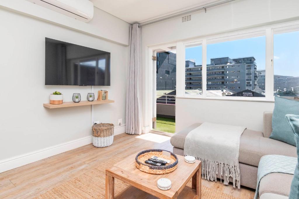 Coastal City Vibes - Stylish 2-Bedroom, Kapské Město