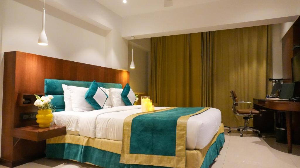 クラブ エメラルド (Club Emerald)