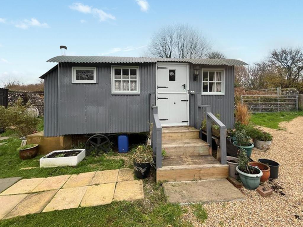 Up At The Barn, Brede