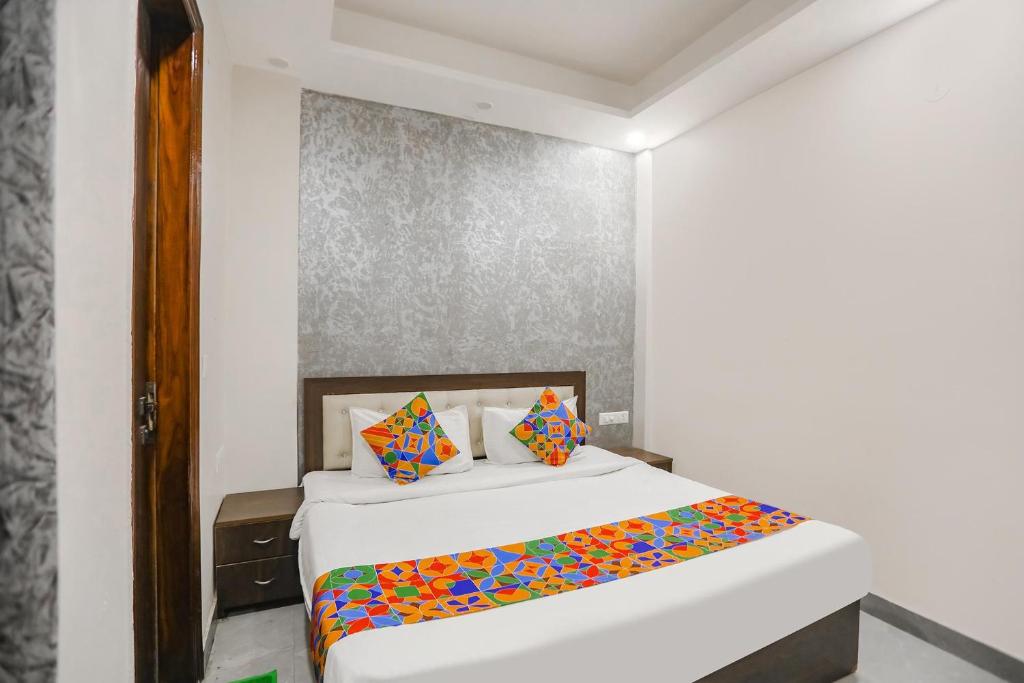 FabHotel Signature Inn I, Noida