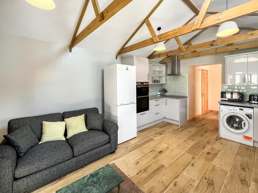 Parade - Uk49713, Greatstone