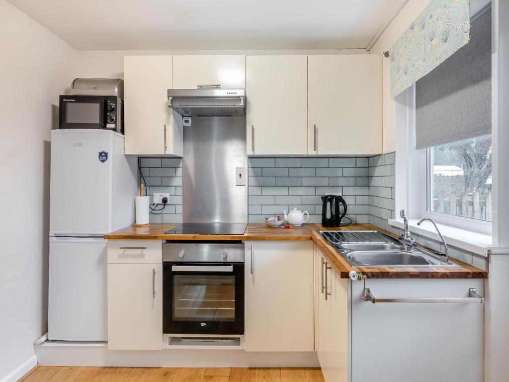 Arthurs Den (Brixham Cottage) - photo 3
