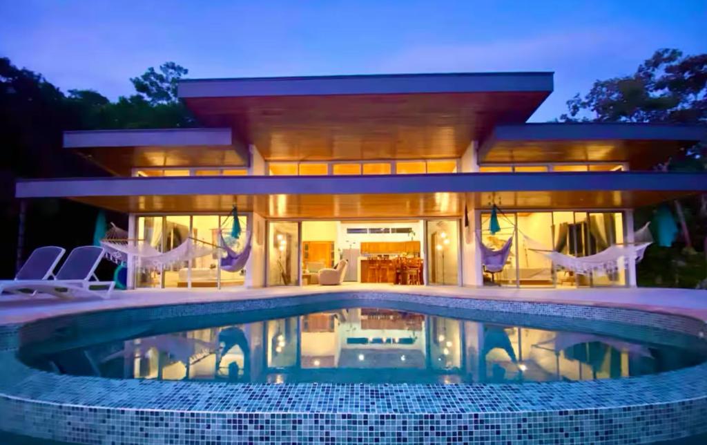 Casa de Teak, Savegre