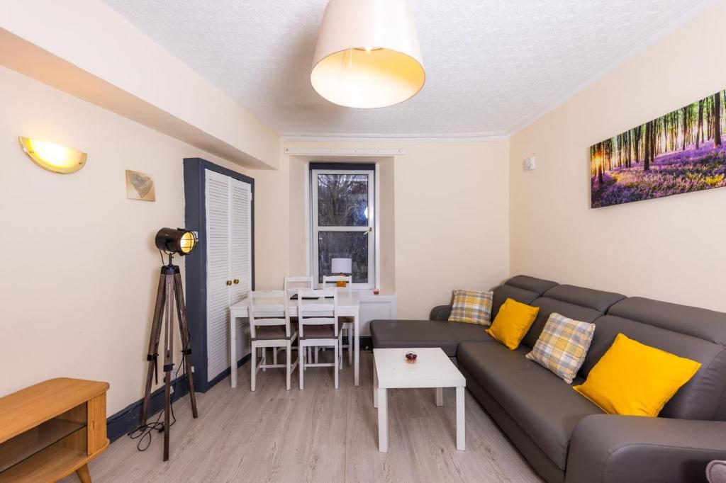 Cosy Central Apartment by the Meadows 7, Edinburgh