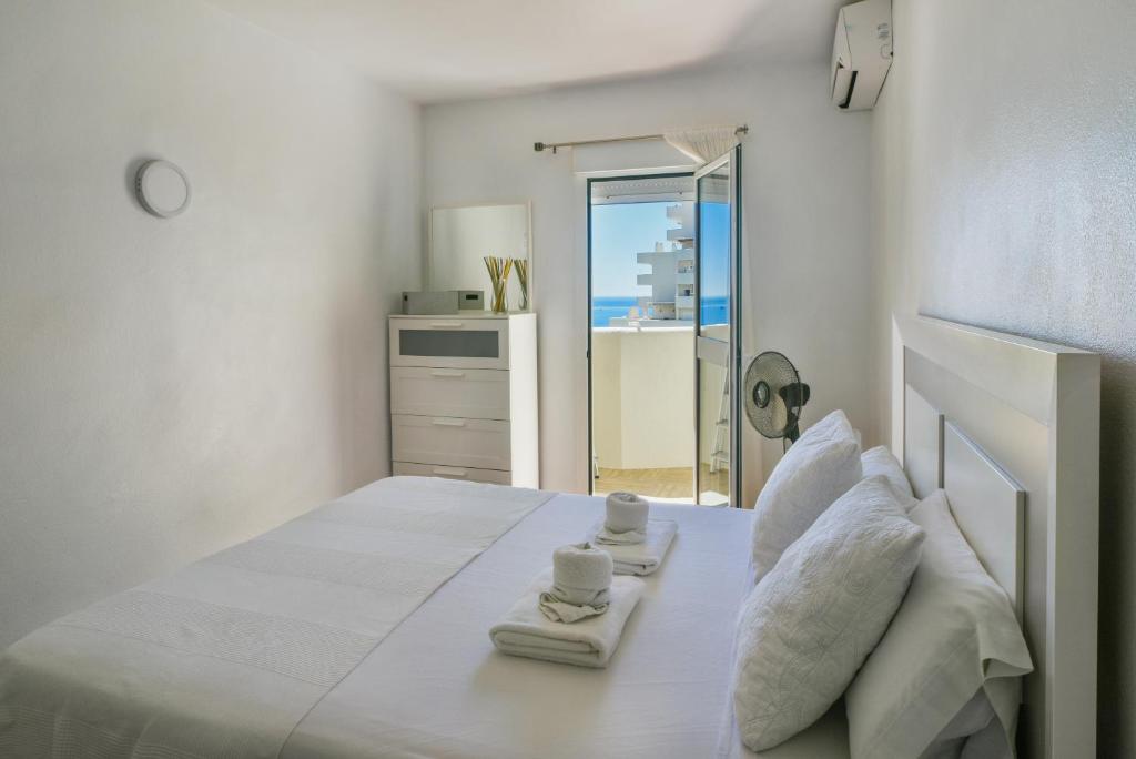 Fantastic seaviews & pool, close to the beach - 3