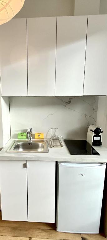 324 Suite Hallyday Cosy Apartment Paris Center - 3