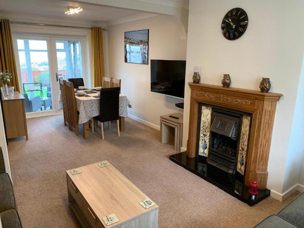 Paignton View (Self-Catering House) - photo 2