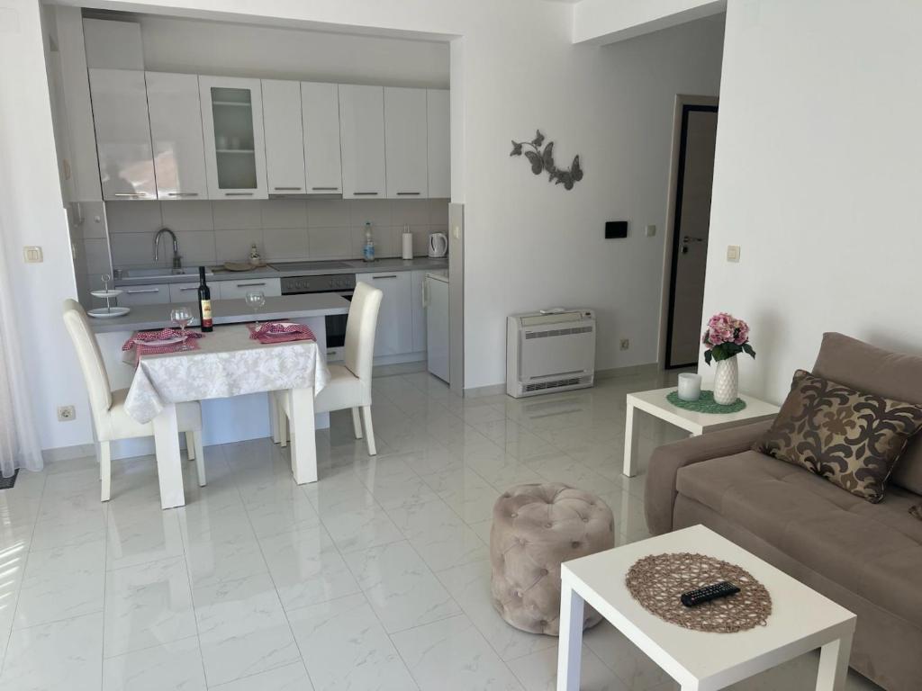 Hidden Gem, Budva, Budva