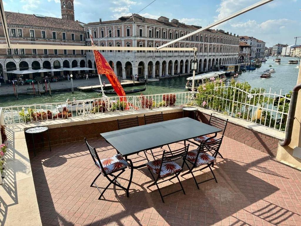 Rialto's Terrace - 2
