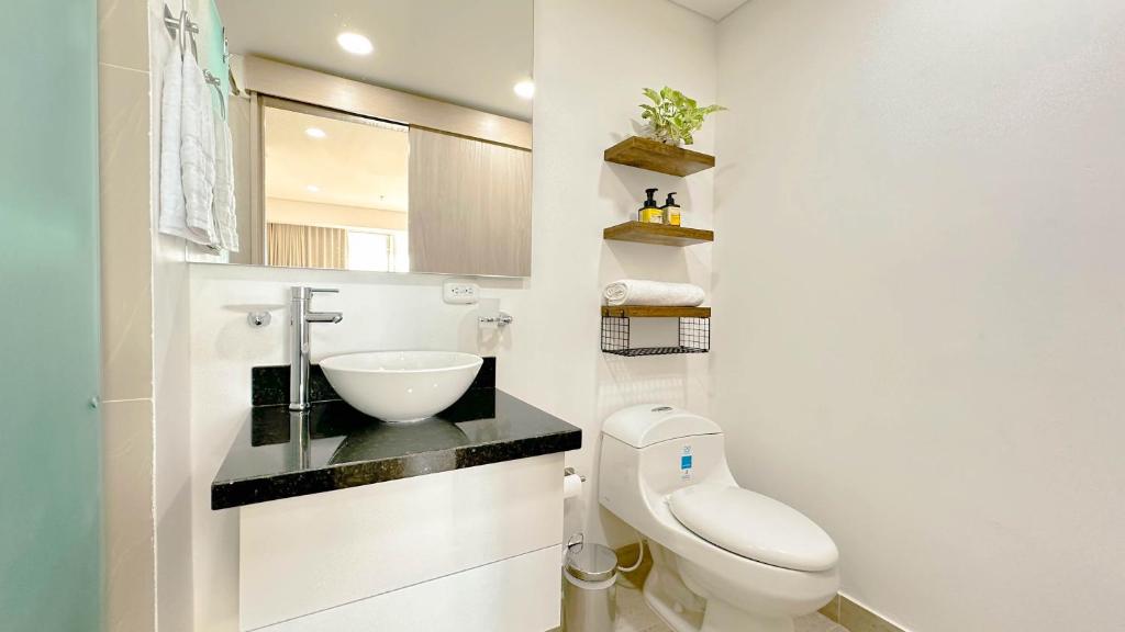 Charming Oceanfront Apartment with Balcony and Panoramic view, Cartagena Colombia - 2