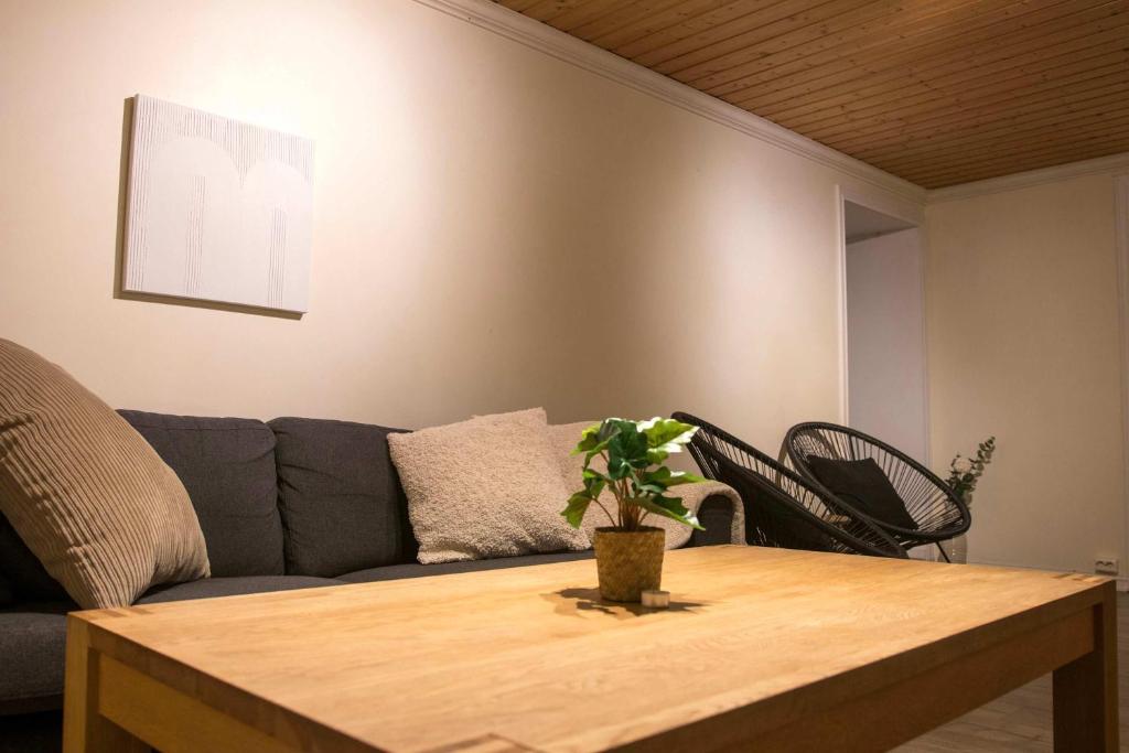 Charming 2BR Tromso Home Wi-Fi & Heater, Tromsø