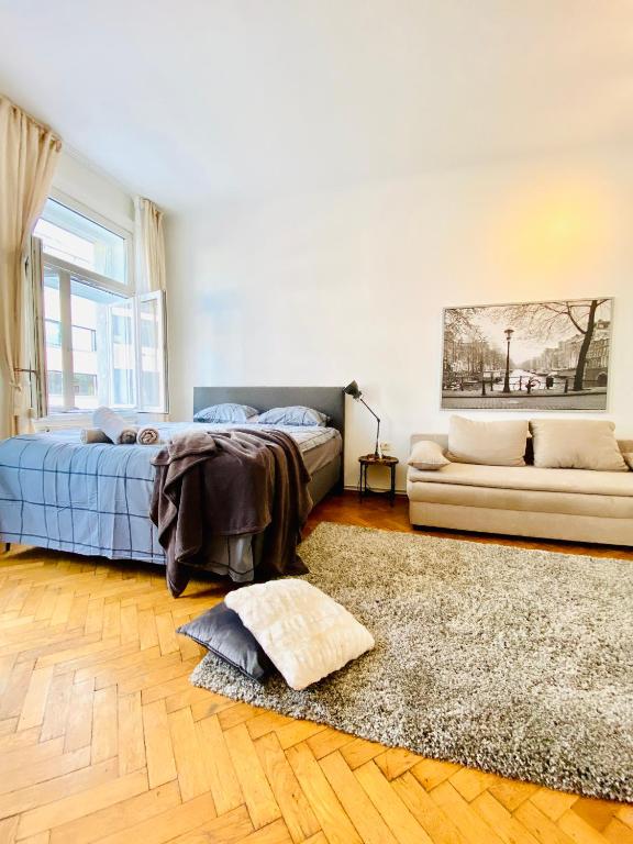 Lovely 2BR Apt, 7- Min to Westbahnhof, Wien