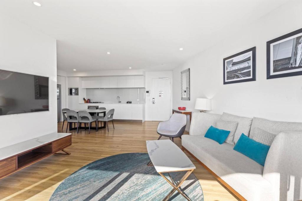 A High Level and Ocean Views 2 Bedroom Apartment, Gold Coast