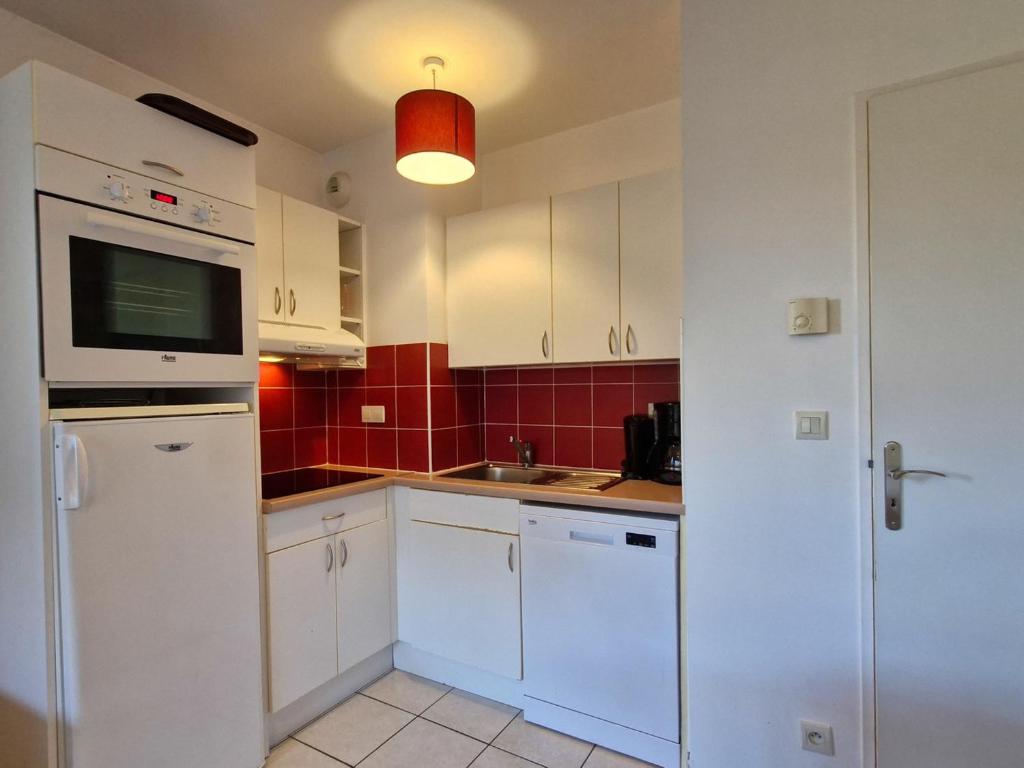 Appartement spacieux avec balcon, animaux admis, centre station et parking en option - 3