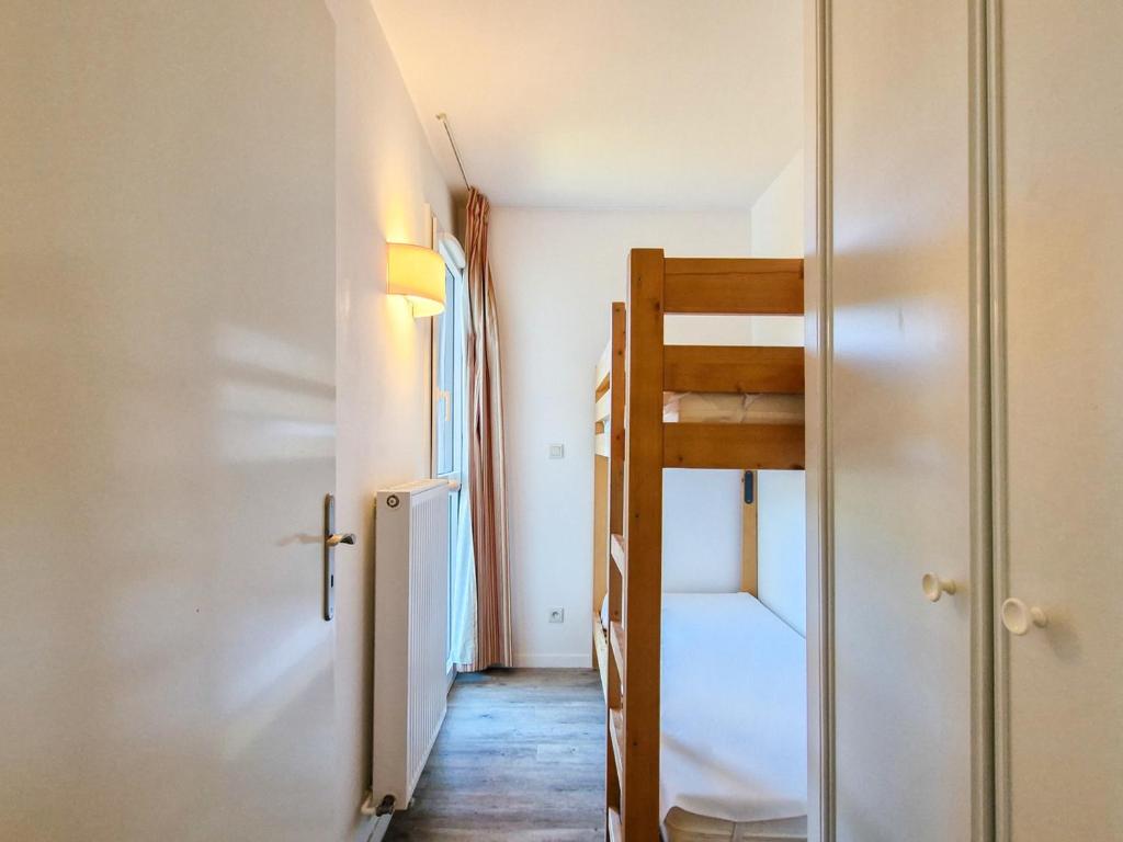 Appartement spacieux avec balcon, animaux admis, centre station et parking en option - 4
