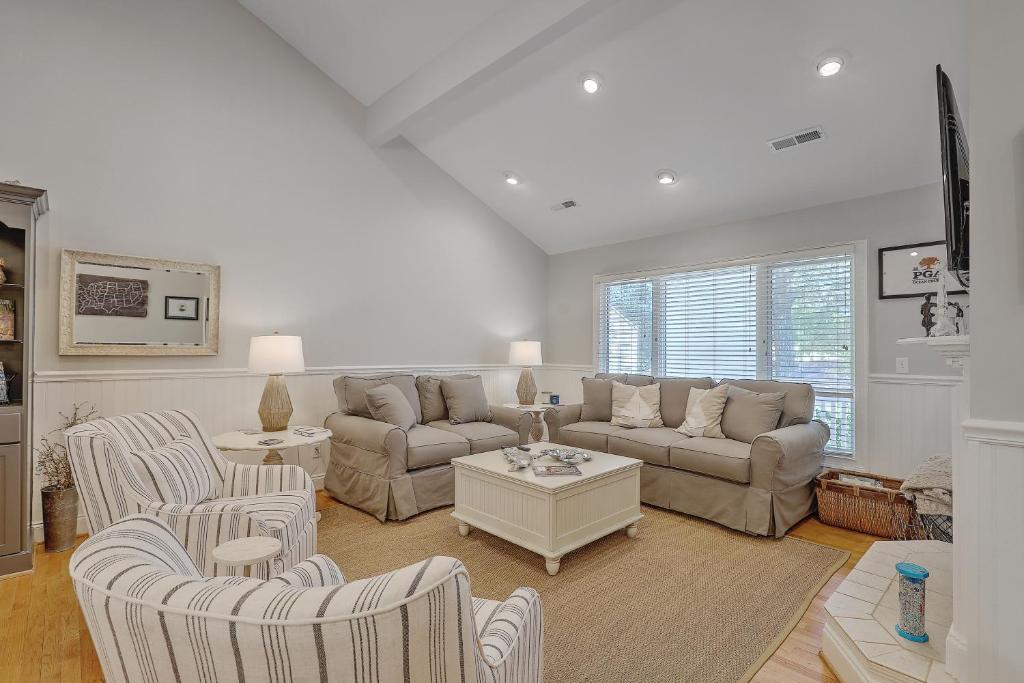 Fairway Dunes 27 - Screened Porch Golf Course View!, Isle of Palms