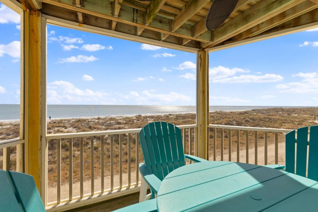 Port O' Call B201 - Direct Oceanfront Views, Isle of Palms