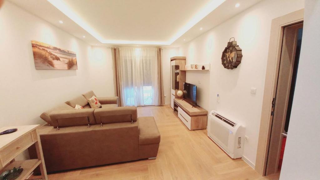 House 23 C - 4