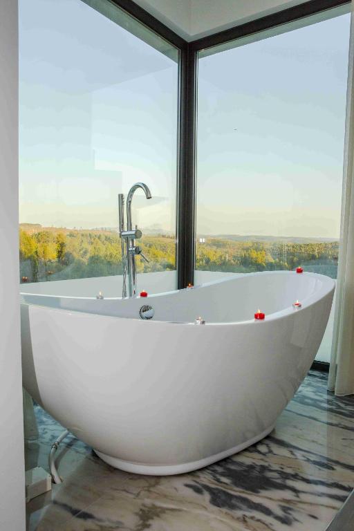 Bathroom, Enigma Nature & Water Hotel in Sao Teotonio