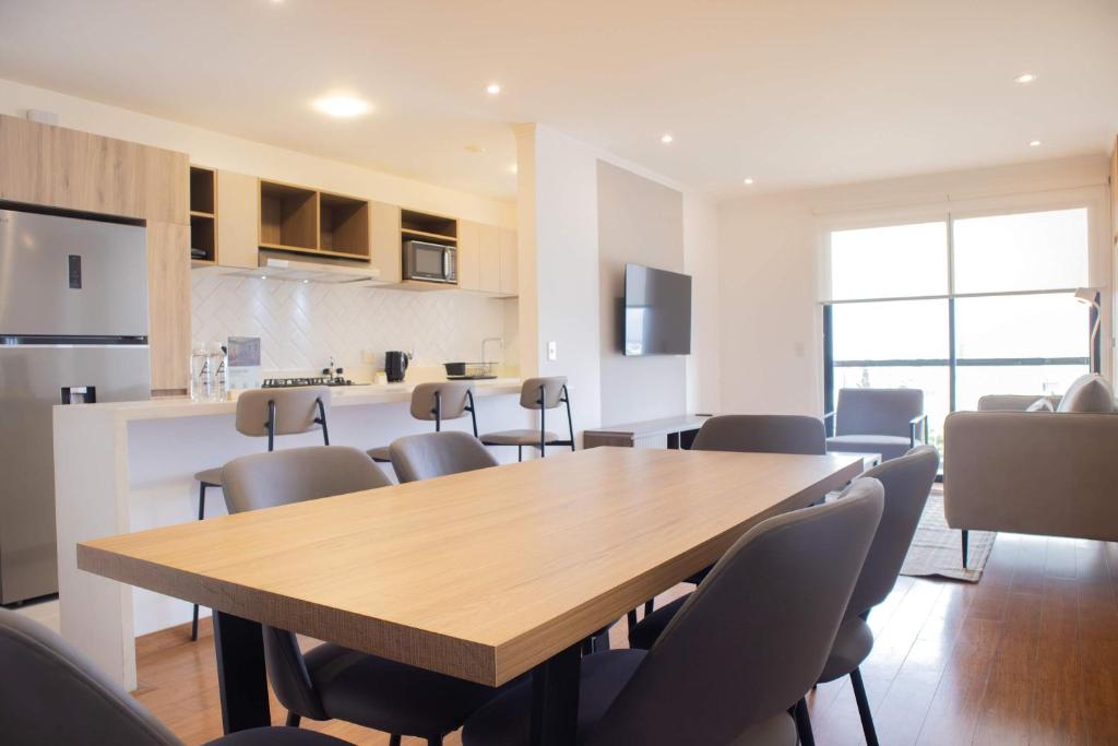 Inviting 2BR Balcony in Miraflores - 4