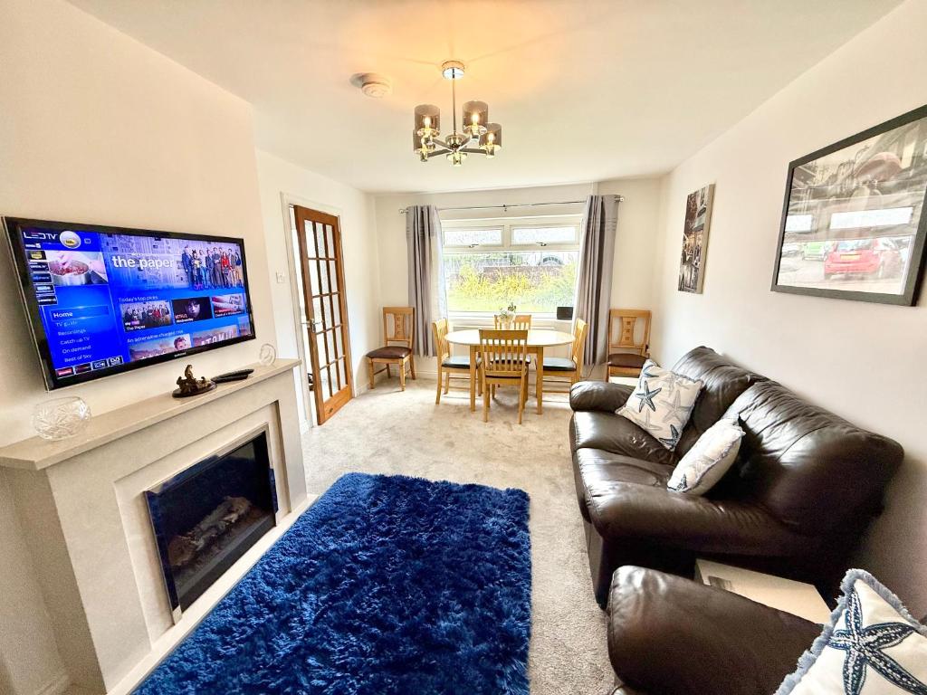 Sleeps 5, 3 Bedrooms, Ideal for short stays & 15 minutes to Swansea City, Bon-y-maen