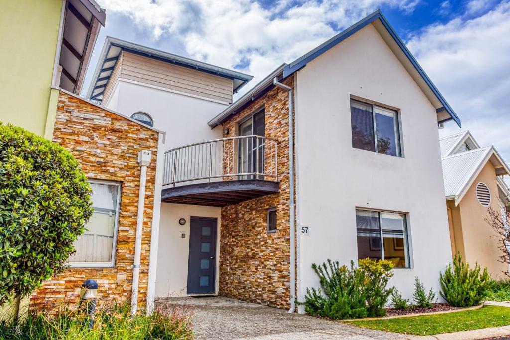 Escape to 57 at Cape View Resort, Broadwater