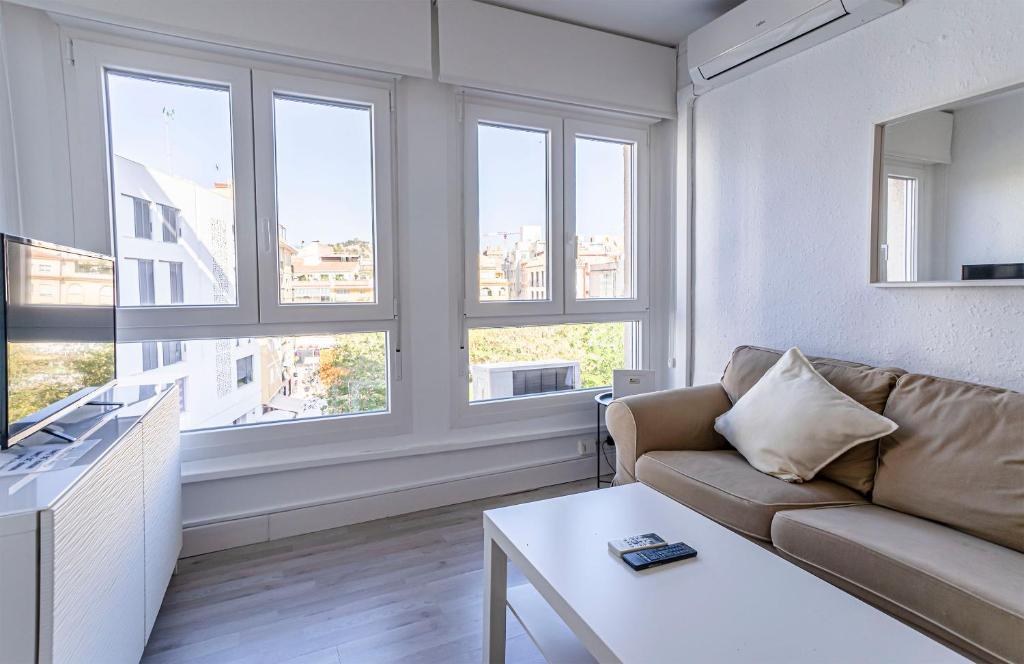 Heart of Town Apartment - 2